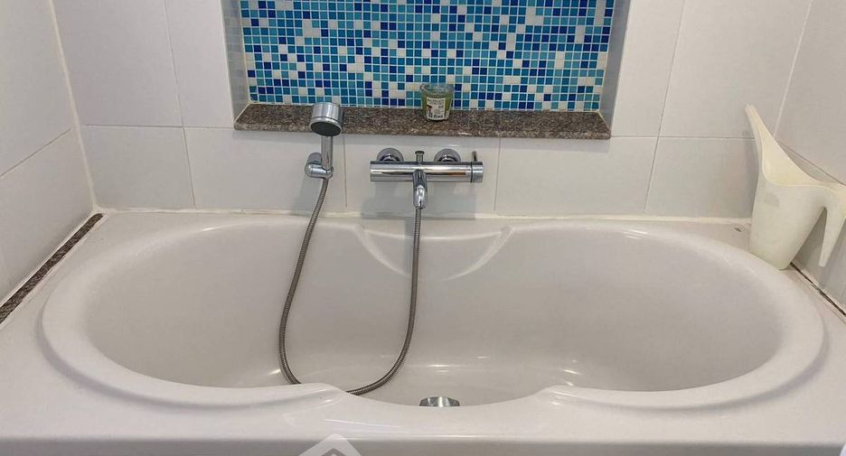 For rent 3 bedrooms condo in Phra Khanong, Bangkok