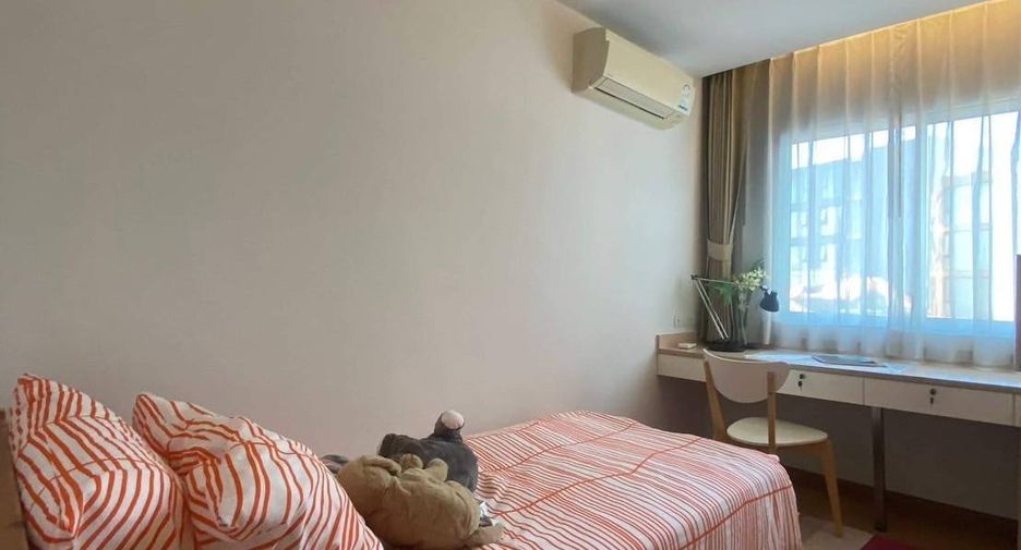 For rent 3 bedrooms condo in Phra Khanong, Bangkok
