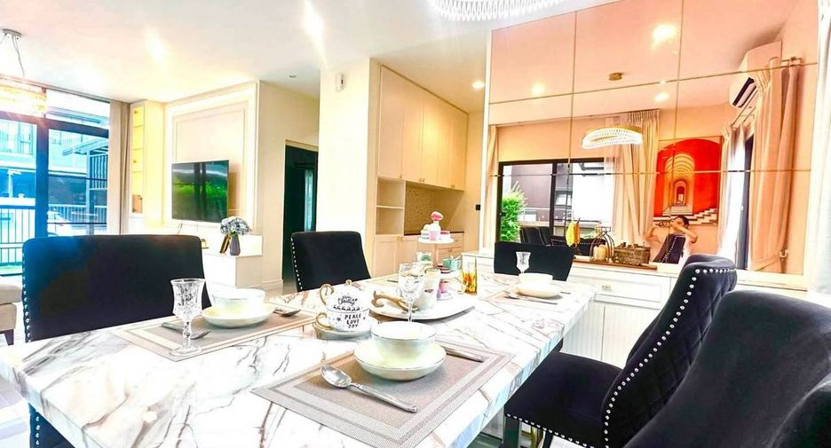 For rent 4 bedrooms house in Bang Kapi, Bangkok