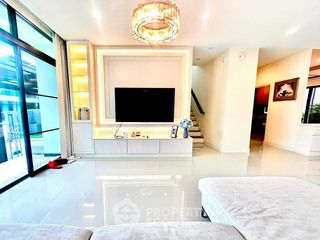 For rent 4 bedrooms house in Bang Kapi, Bangkok