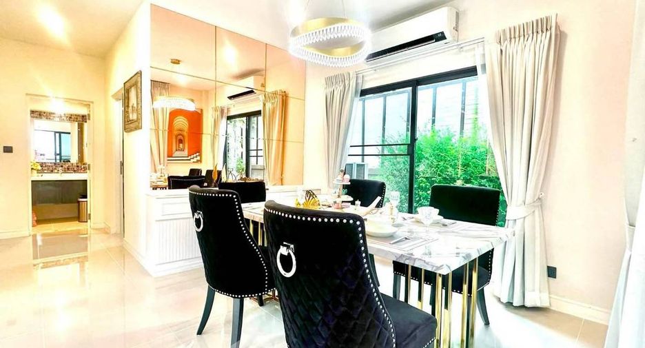 For rent 4 bedrooms house in Bang Kapi, Bangkok
