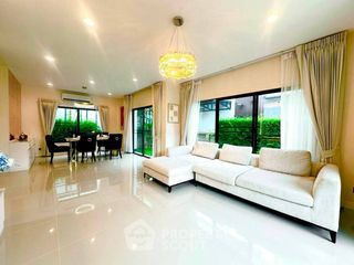 For rent 4 bedrooms house in Bang Kapi, Bangkok