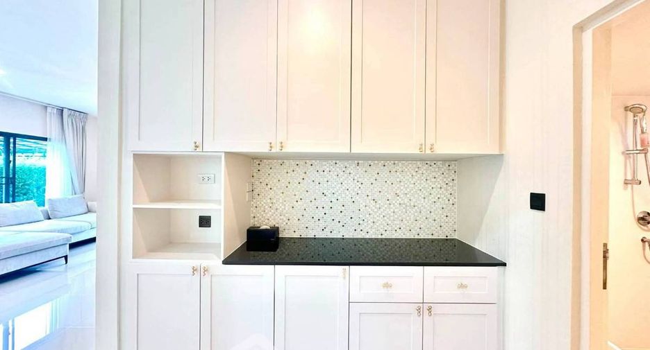 For rent 4 bedrooms house in Bang Kapi, Bangkok