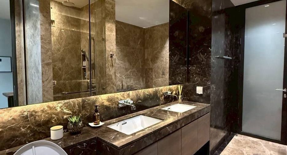 For rent 2 bedrooms condo in Pathum Wan, Bangkok