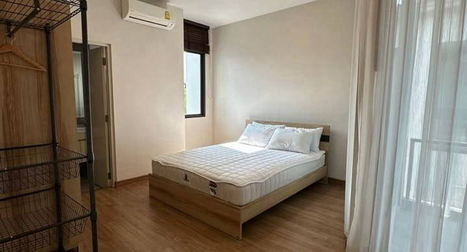 À louer 4 chambres maison à Lat Phrao, Bangkok