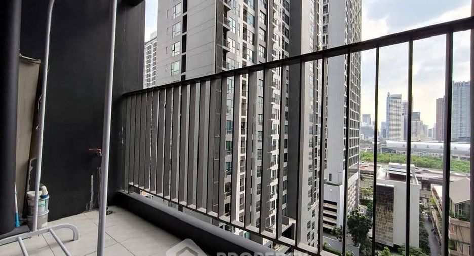 For rent 2 bedrooms condo in Huai Khwang, Bangkok