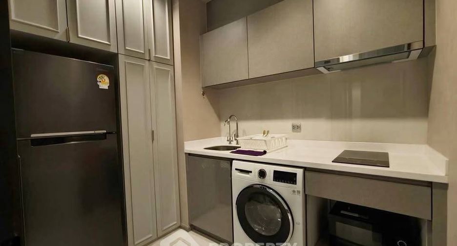 For rent 2 bedrooms condo in Huai Khwang, Bangkok