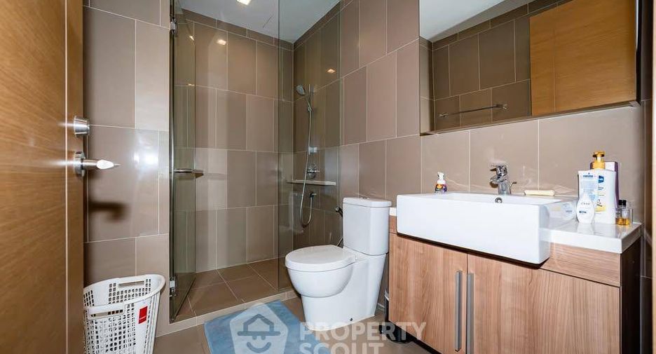For rent 2 bedrooms condo in Pathum Wan, Bangkok