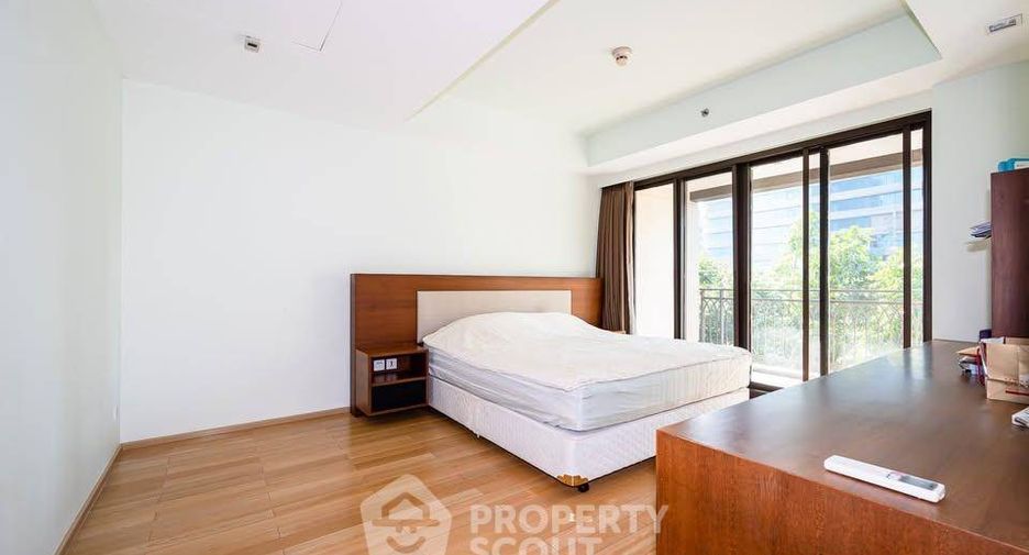 For rent 2 bedrooms condo in Pathum Wan, Bangkok