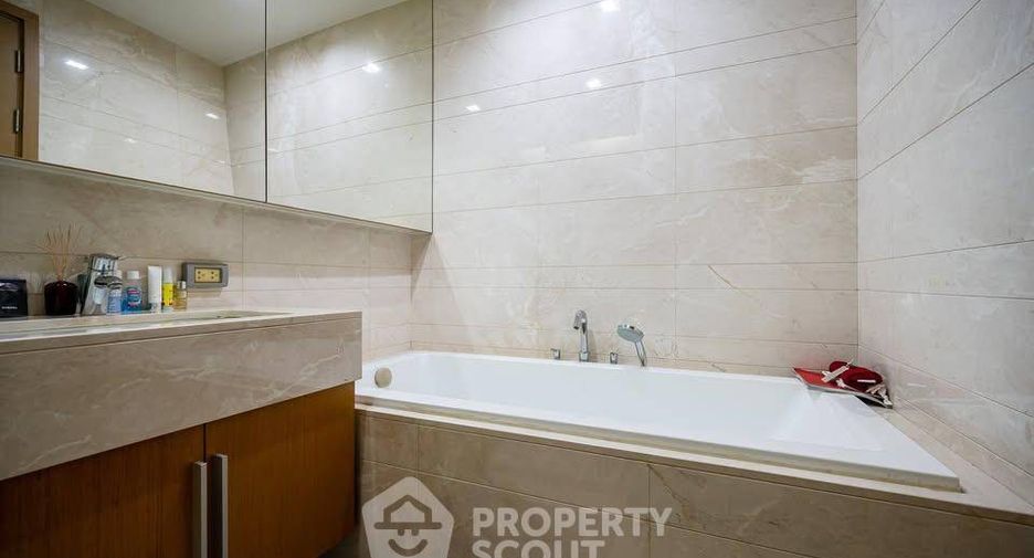 For rent 2 bedrooms condo in Pathum Wan, Bangkok
