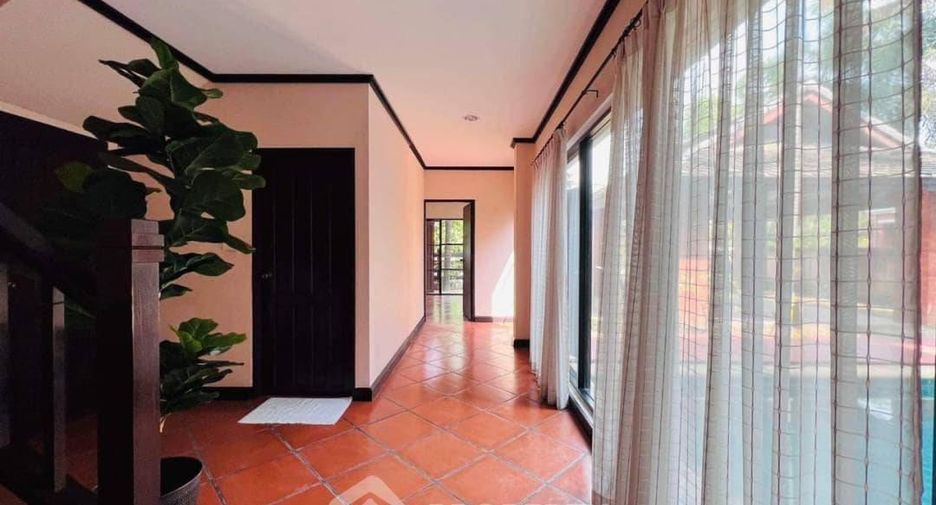 For rent 4 bedrooms villa in Bang Lamung, Chonburi