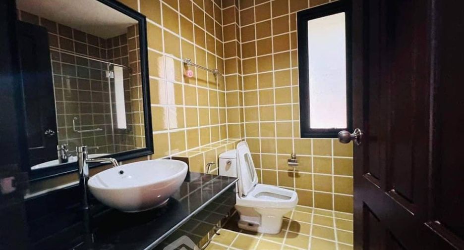 For rent 4 bedrooms villa in Bang Lamung, Chonburi