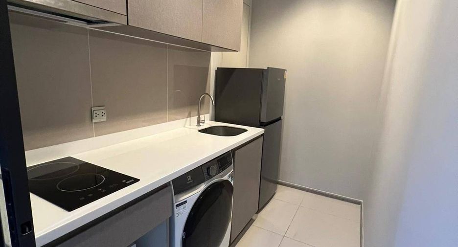 For rent 2 bedrooms condo in Huai Khwang, Bangkok