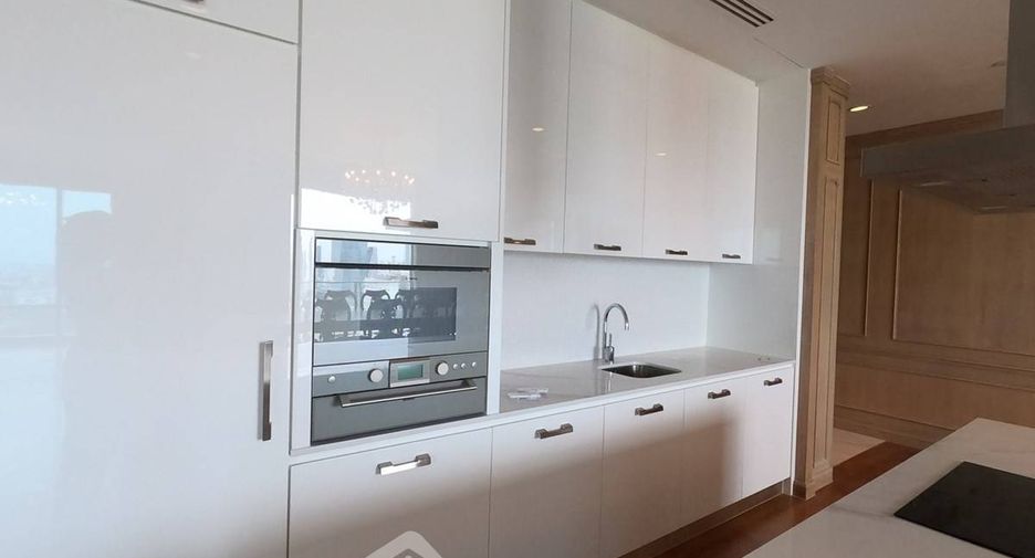 Wohnung zur Miete mit 4 Zimmer in Pathum Wan, Bangkok