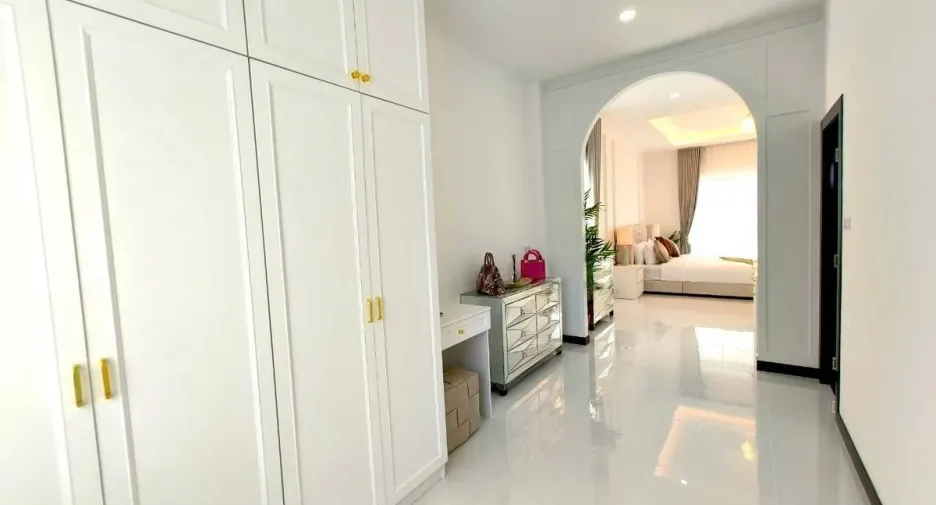 À louer et à vendre 4 chambres maison à East Pattaya, Pattaya