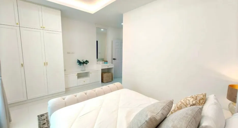 À louer et à vendre 4 chambres maison à East Pattaya, Pattaya