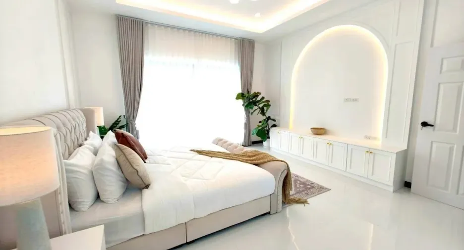 À louer et à vendre 4 chambres maison à East Pattaya, Pattaya