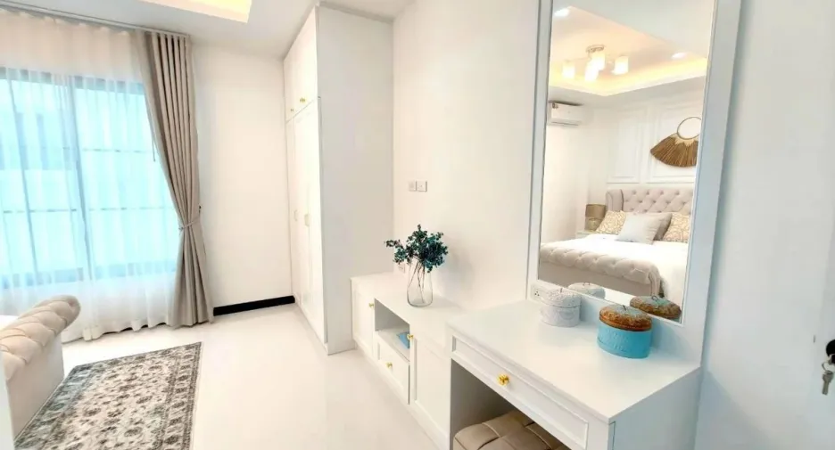 À louer et à vendre 4 chambres maison à East Pattaya, Pattaya