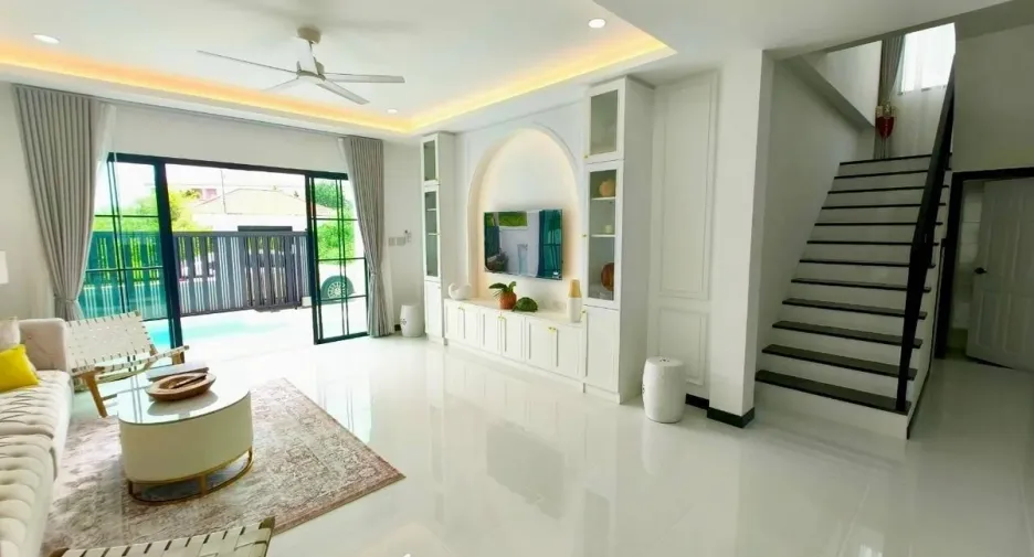 À louer et à vendre 4 chambres maison à East Pattaya, Pattaya