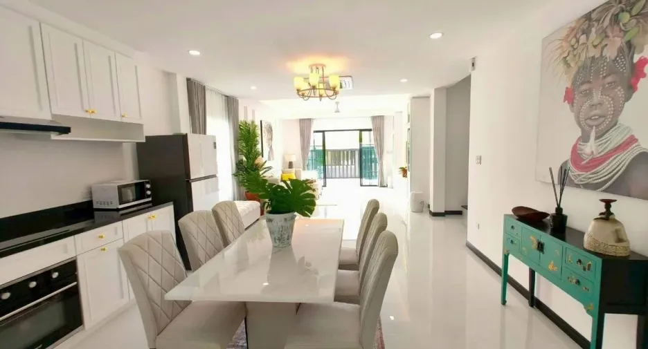À louer et à vendre 4 chambres maison à East Pattaya, Pattaya