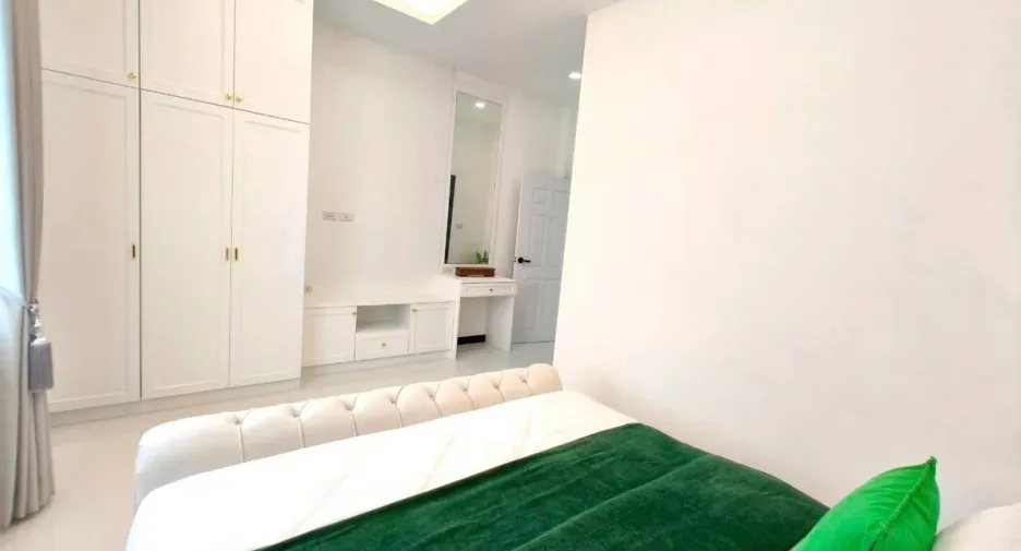 À louer et à vendre 4 chambres maison à East Pattaya, Pattaya
