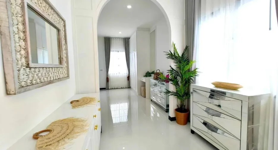 À louer et à vendre 4 chambres maison à East Pattaya, Pattaya