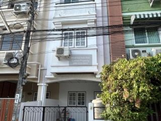 For rent 4 bedrooms townhouse in Bueng Kum, Bangkok