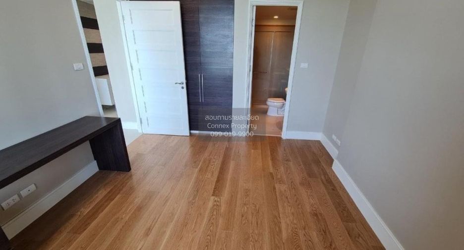For rent 3 bedrooms condo in Khlong Toei, Bangkok