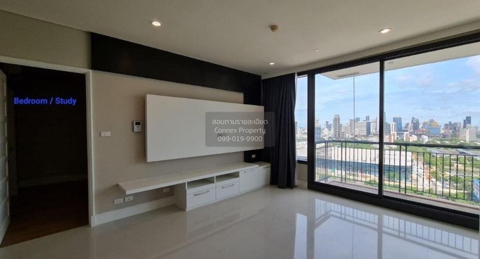 For rent 3 bedrooms condo in Khlong Toei, Bangkok