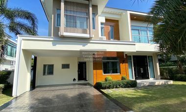 À louer 4 chambres maison à Lat Krabang, Bangkok