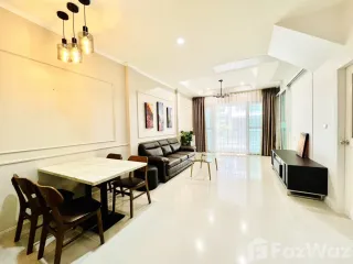 À louer 3 chambres maison à Bang Na, Bangkok