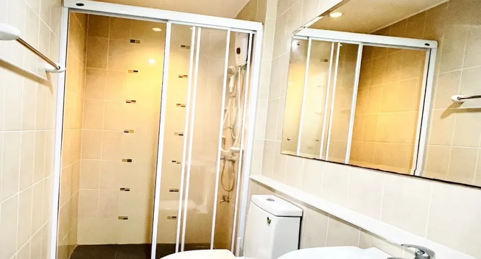 À louer 3 chambres maison à Bang Na, Bangkok