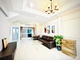 À louer 3 chambres maison à Bang Na, Bangkok
