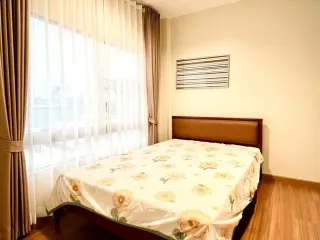 À louer 4 chambres maison à Bang Na, Bangkok