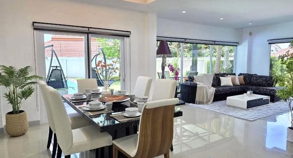 Casa en alquiler de 3 habitaciones en Bang Lamung, Chonburi
