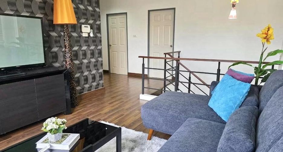 Casa en alquiler de 3 habitaciones en Bang Lamung, Chonburi