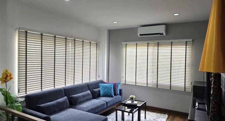 Casa en alquiler de 3 habitaciones en Bang Lamung, Chonburi