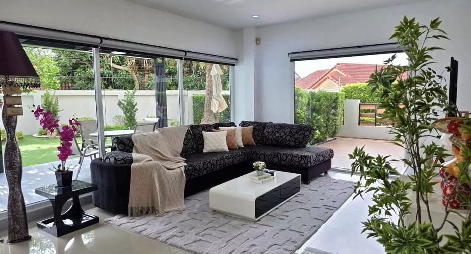 Casa en alquiler de 3 habitaciones en Bang Lamung, Chonburi