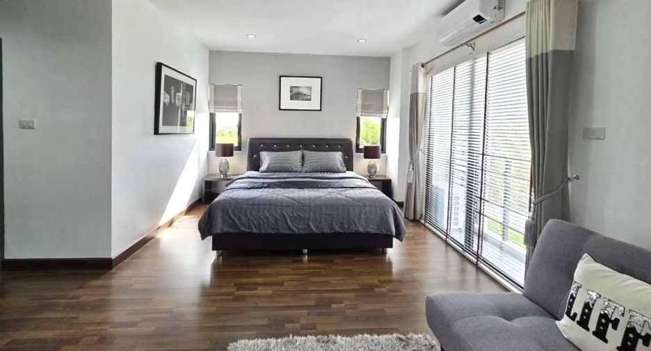 Casa en alquiler de 3 habitaciones en Bang Lamung, Chonburi