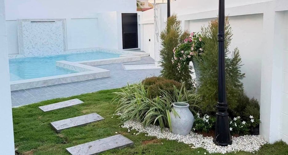 For sale 3 bedrooms villa in Bang Lamung, Chonburi