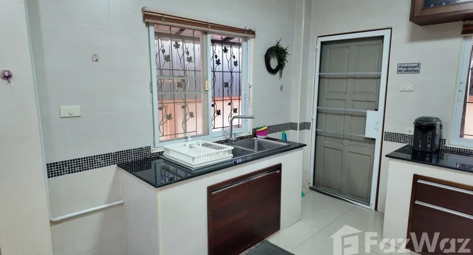 For rent 3 bedrooms house in Saraphi, Chiang Mai