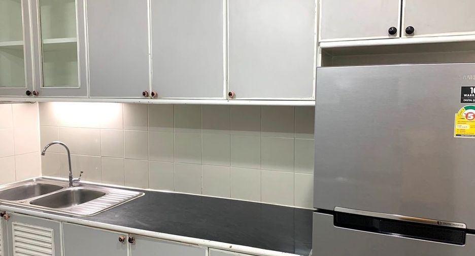 For rent 3 bedrooms condo in Watthana, Bangkok