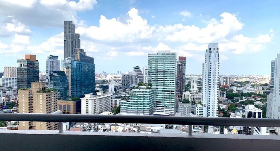 For rent 3 bedrooms condo in Watthana, Bangkok
