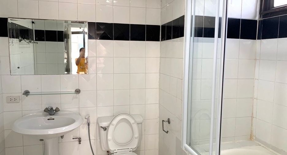 For rent 3 bedrooms condo in Watthana, Bangkok
