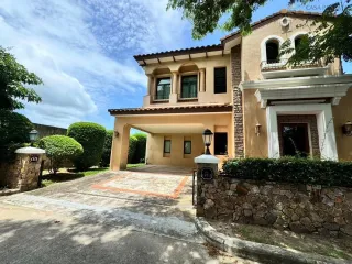 À vendre 3 chambres villa à Huay Yai, Pattaya