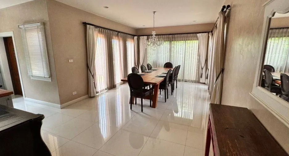 À vendre 3 chambres villa à Huay Yai, Pattaya