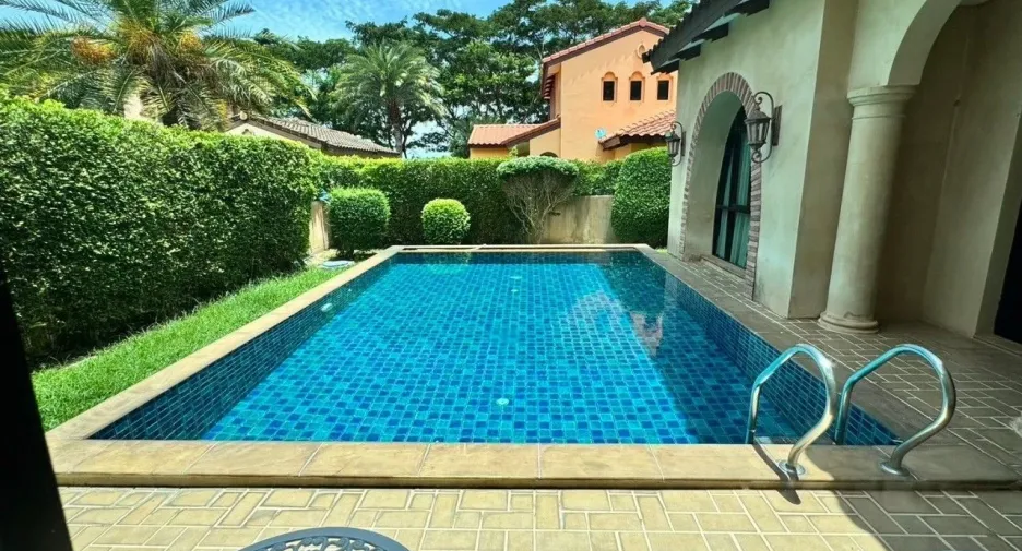À vendre 3 chambres villa à Huay Yai, Pattaya