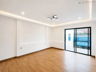 À vendre 2 chambres maison de ville à Bang Lamung, Chonburi