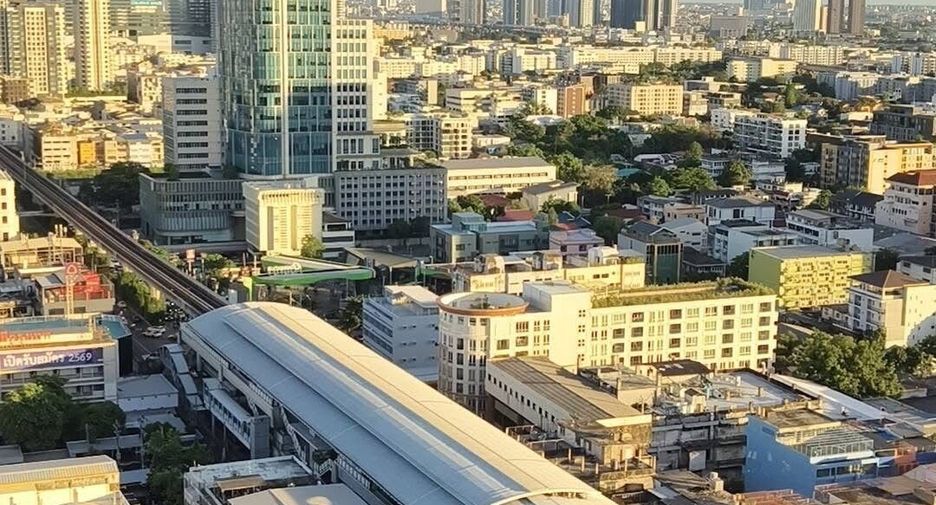 For sale 2 bedrooms condo in Phra Khanong, Bangkok