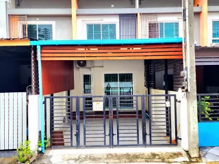 Продажа 2 спальни таунхаус в Mueang Chachoengsao, Чаченгсау